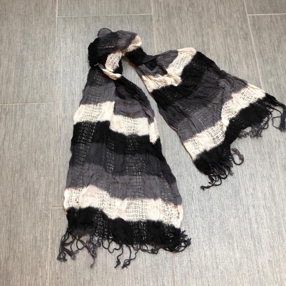 Multicolor scarf no brand tag